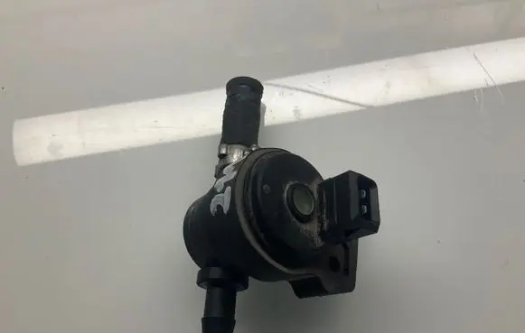 Mercedes-Benz E W211 Turbo solenoid valve A0004705593 0004705593