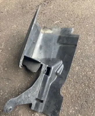 Volvo S60 Intercooler air channel guide 31353046 M0N7A