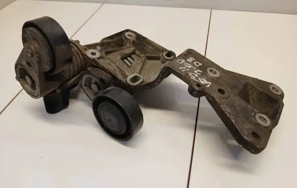 Volvo V50 Generator/alternator bracket 31251652