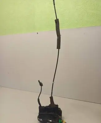 Nissan Pathfinder R51 Front door lock 