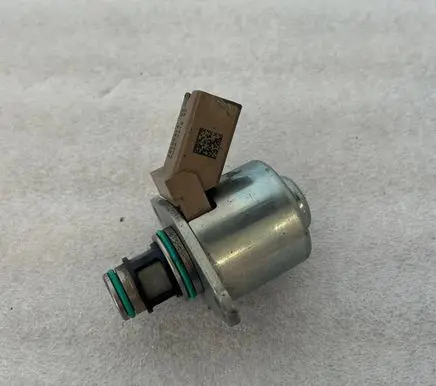 Skoda Octavia Mk3 (5E) Fuel pressure regulator 28508414