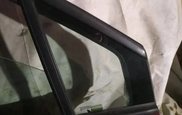 Citroen C8 Front door vent window glass four-door 