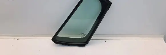 Rear vent window glass