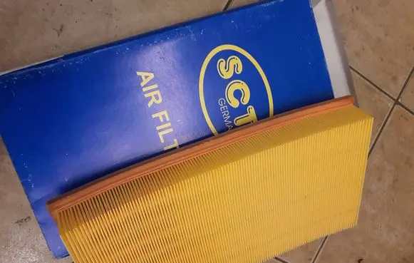 Volkswagen Golf IV Air filter C37153 SB048 U562