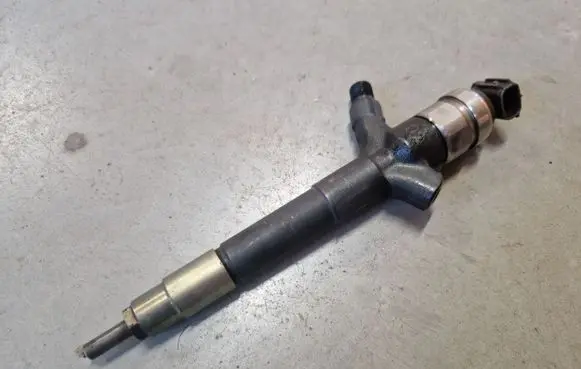 Mitsubishi L200 Fuel injector 1465A041
