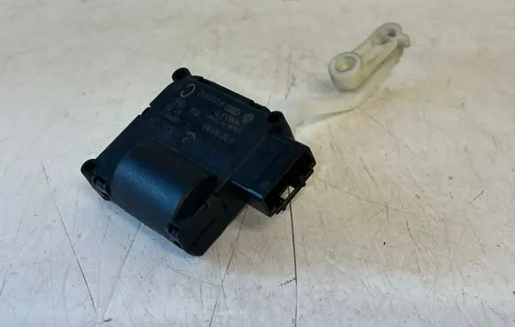 Audi A6 S6 C6 4F Air flap motor/actuator 4F0820511