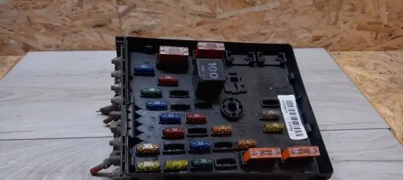 Volkswagen PASSAT B6 Fuse box set 3C0937125 63592777 42503675