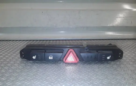 KIA Ceed Hazard light switch 937001H000