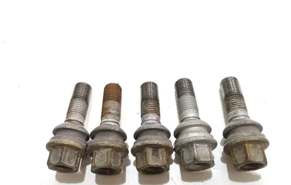 Volkswagen Touareg I Nuts/bolts 