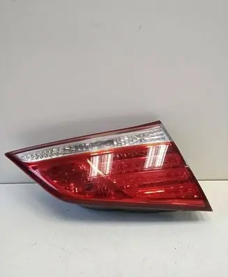Tailgate rear/tail lights