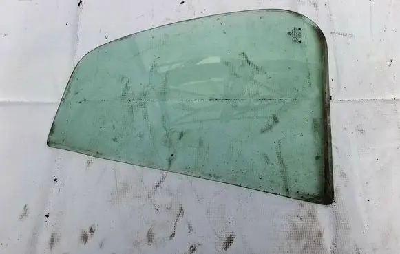 Volkswagen Jetta II Rear vent window glass DOT36AS2M127
