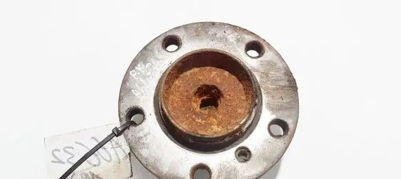 BMW 7 E65 E66 Front wheel hub