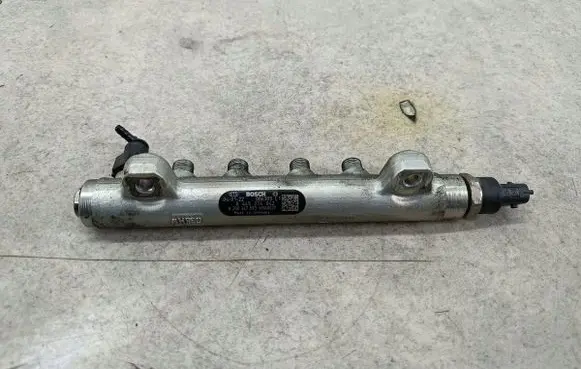 Opel Vivaro Fuel main line pipe 