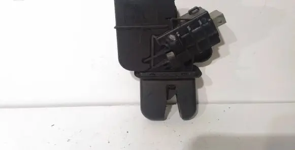 Audi A4 S4 B7 8E 8H Tailgate/trunk/boot lock/catch/latch 4E0827645