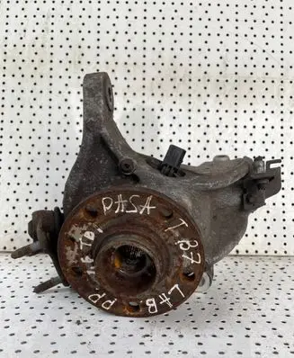 Volkswagen PASSAT B7 Front wheel hub spindle knuckle