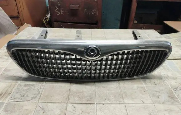 Mazda Xedos 9 Front bumper upper radiator grill T00150711