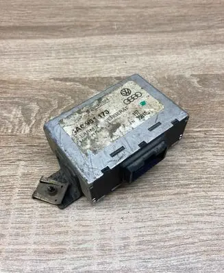 Audi A6 S6 C4 4A Other control units/modules 4A0951173