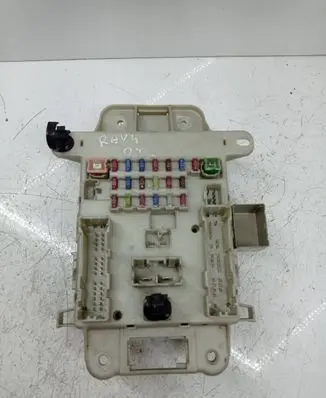 Toyota RAV 4 (XA20) Fuse module 