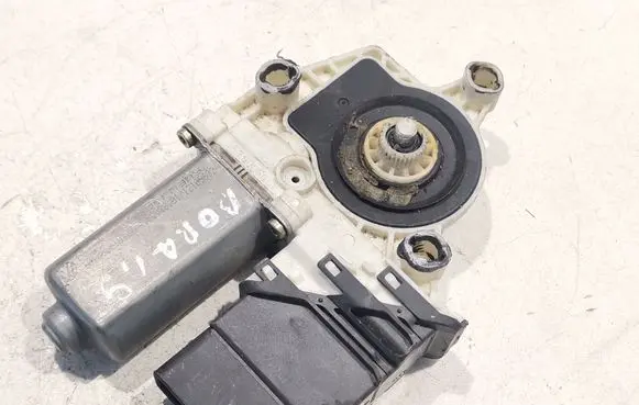 Volkswagen Golf IV Front door window regulator motor 1J4959812C 0536006001