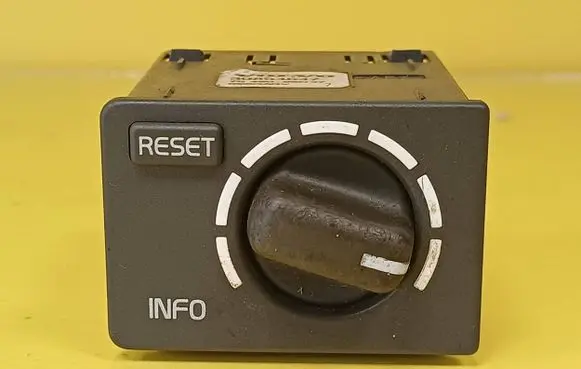 Volvo S40, V40 On-board computer control switch 30854647