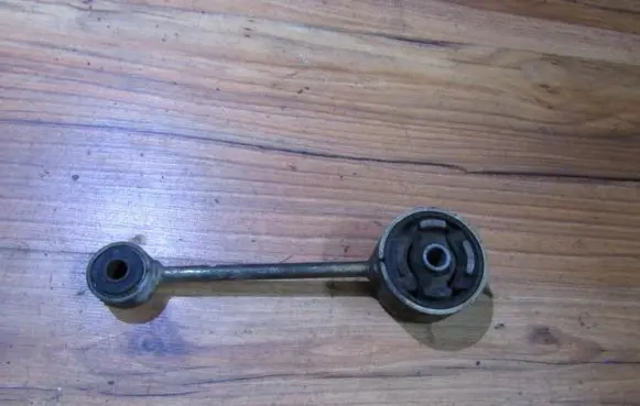 Subaru Outback Engine mount bracket