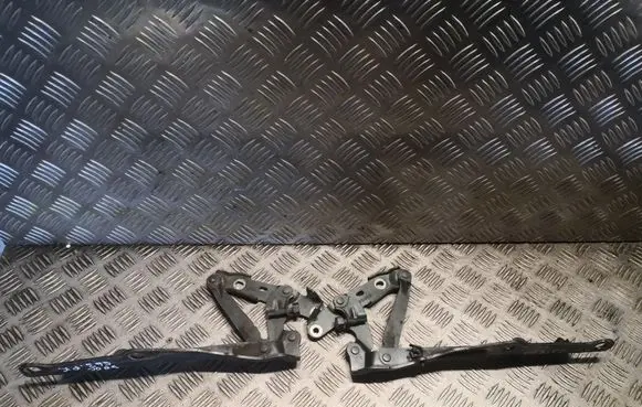 Engine bonnet/hood hinges