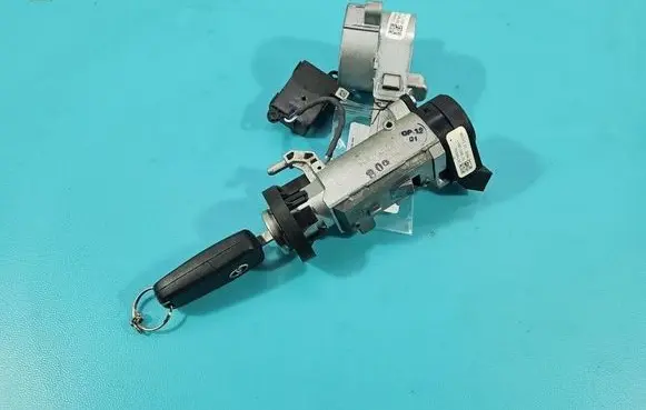 Opel Astra J Ignition lock 13334628 IMPRK1526145