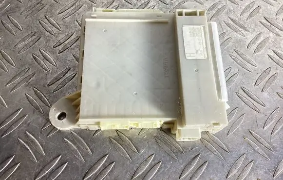 Lexus GS 250 350 300H 450H Current control relay 8267030360 6A210643