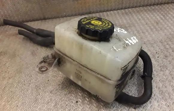 Lexus RX 330 - 350 - 400H Brake fluid reservoir 13231140500