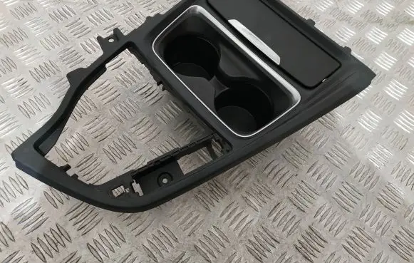 BMW 3 F30 F35 F31 Cup holder 9218926