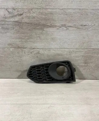Front fog light trim/grill