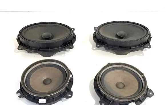 Toyota Avensis T270 Audio system kit 8616005140