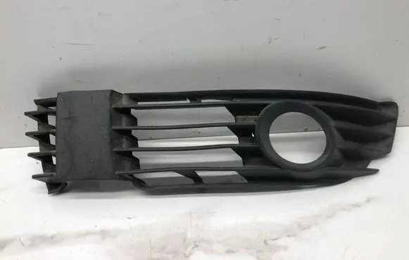 Volkswagen PASSAT B5.5 Front fog light trim/grill 3B0853665J