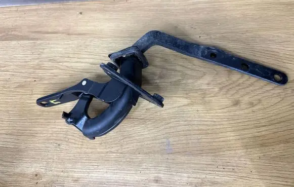 Volvo V70 Tailgate/trunk/boot hinge 8643159