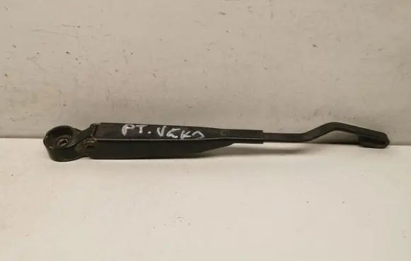 Rear wiper blade arm