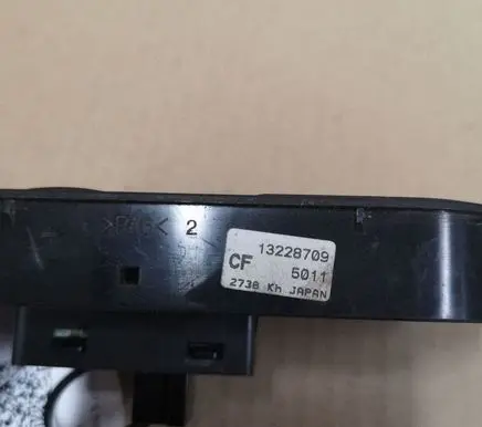Opel Zafira B Electric window control switch 13228709