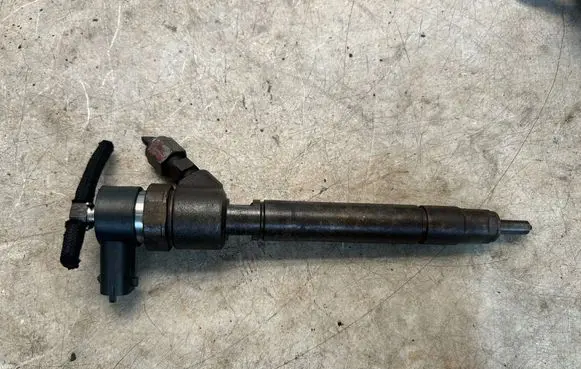 Volvo V70 Fuel injector 0445110251 30750283