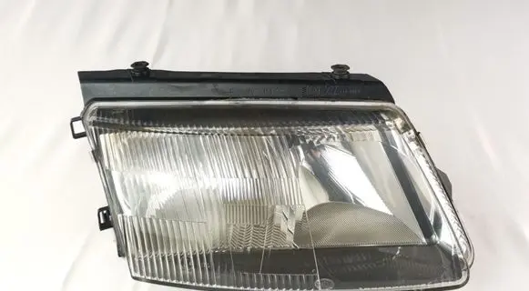 Volkswagen PASSAT B5 Headlight/headlamp 14742600