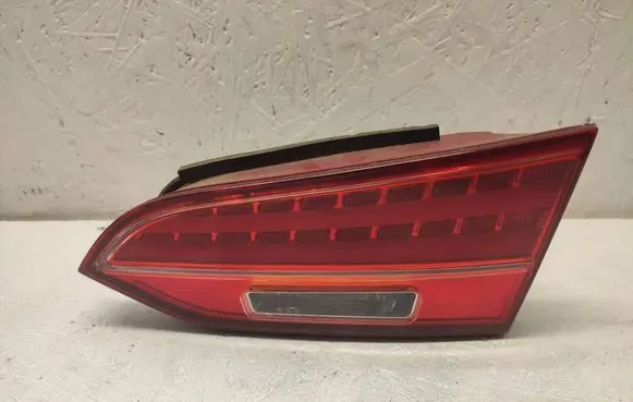 Hyundai Santa Fe Tailgate rear/tail lights 924062w1
