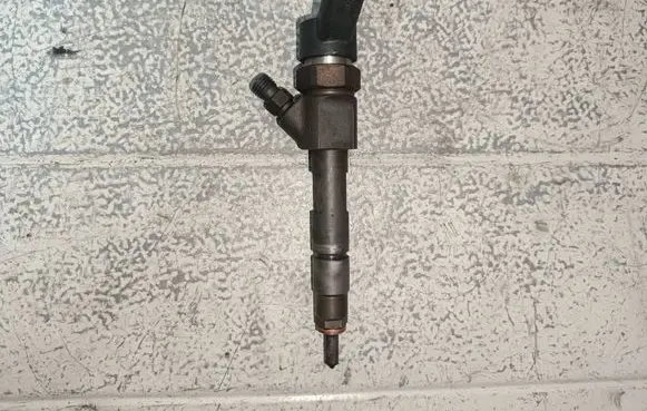 Volvo S40, V40 Fuel injector 0445110021 7700111014