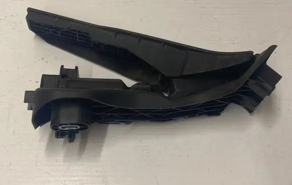 Volkswagen PASSAT B6 Accelerator throttle pedal 1K1721503L 6PV00860000