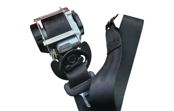 Volkswagen PASSAT B8 Front seatbelt 630631600C