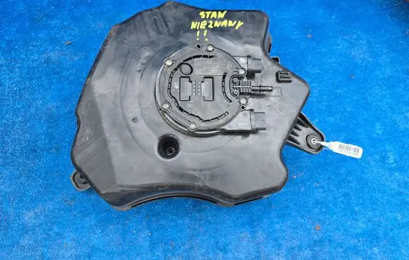 BMW 5 G30 G31 G38 AdBlue liquid reservoir 7391919 7418879