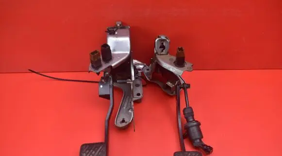 Nissan Juke I F15 Accelerator throttle pedal