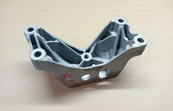 Skoda Octavia Mk4 Gearbox mounting bracket 3Q0199117A