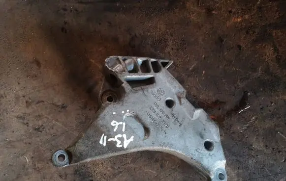 Audi A3 S3 8P Engine mounting bracket 03L199207