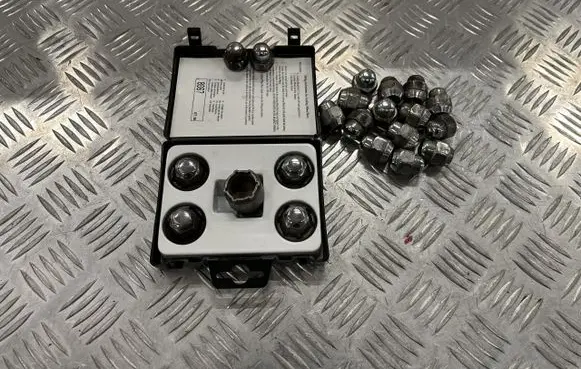 KIA Ceed Anti-theft wheel nuts and lock PU15085
