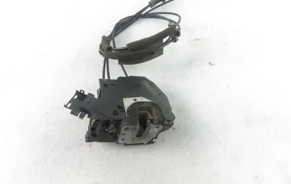 Opel Vivaro Sliding door lock 825021395R
