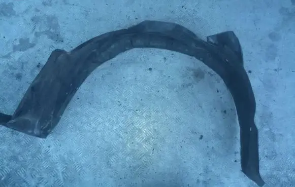 Front wheel arch liner splash guards