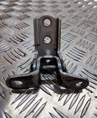 KIA Sorento Rear door lower hinge